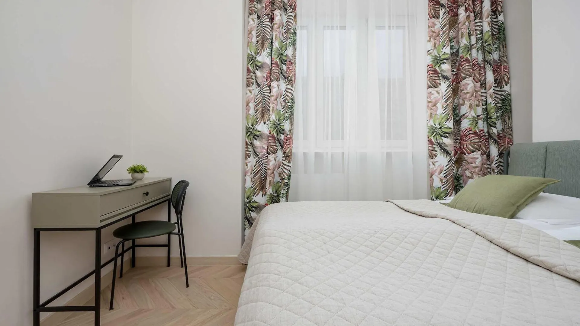 Bright Apartment Rakowiecka Near Pole Mokotowskie By Noclegi Renters Warsaw Poland